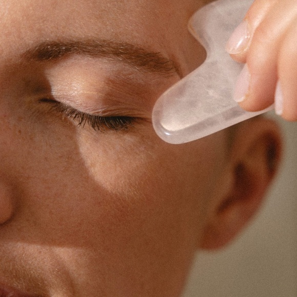 NEW The Rocky Mountain Soap Company // Rose Quartz Gua Sha Tool - Picture 1 of 6